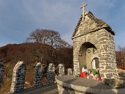 68 Tempietto dedicato alla Madonna